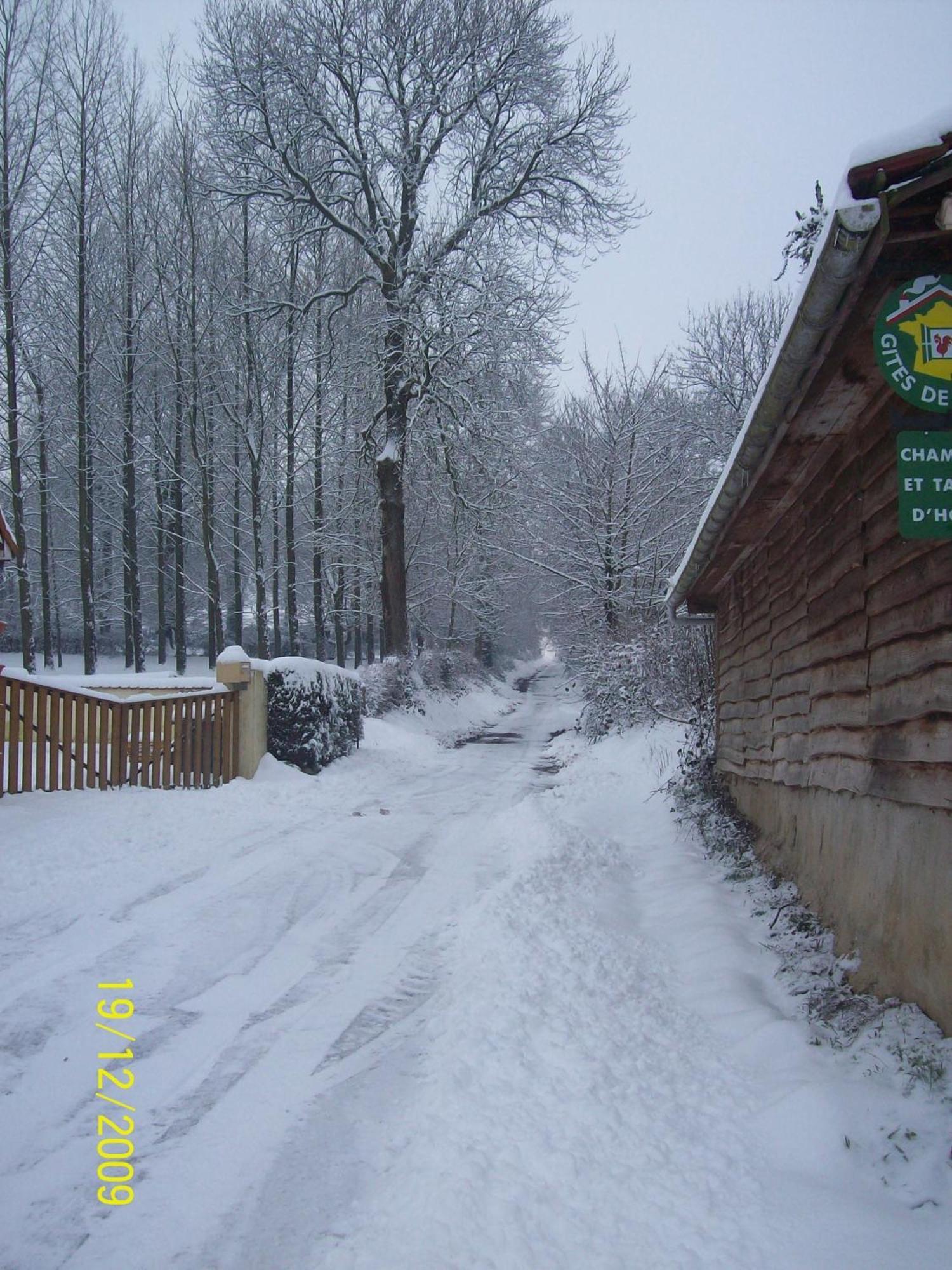 Chambres Et Table D'Hotes Les Trois Marquets Bourthes Екстер'єр фото